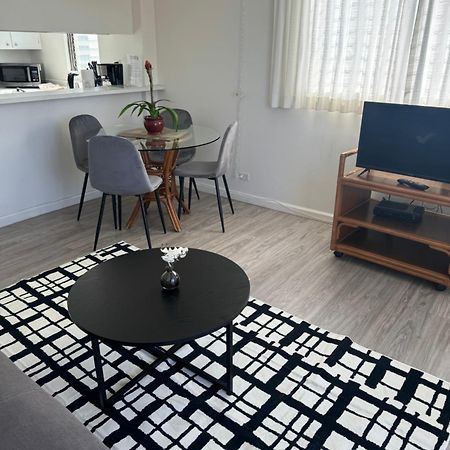 1508- Heart Of Waikiki With Kitchen-Free Parking-King Bed-Corner Unit Daire Honolulu Dış mekan fotoğraf