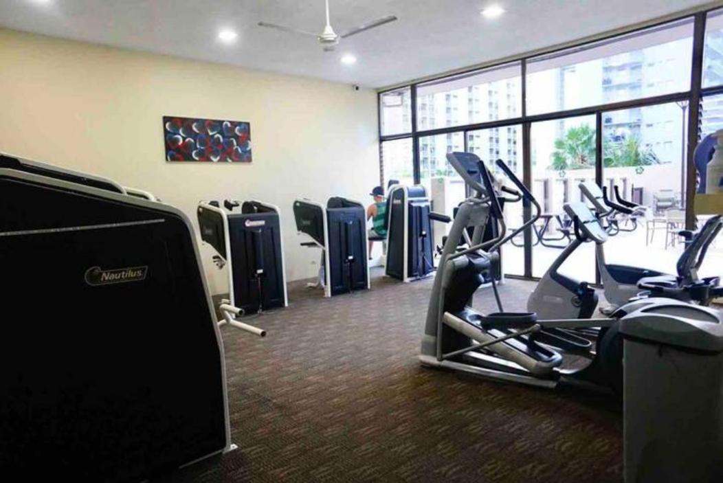 1508- Heart Of Waikiki With Kitchen-Free Parking-King Bed-Corner Unit Daire Honolulu Dış mekan fotoğraf