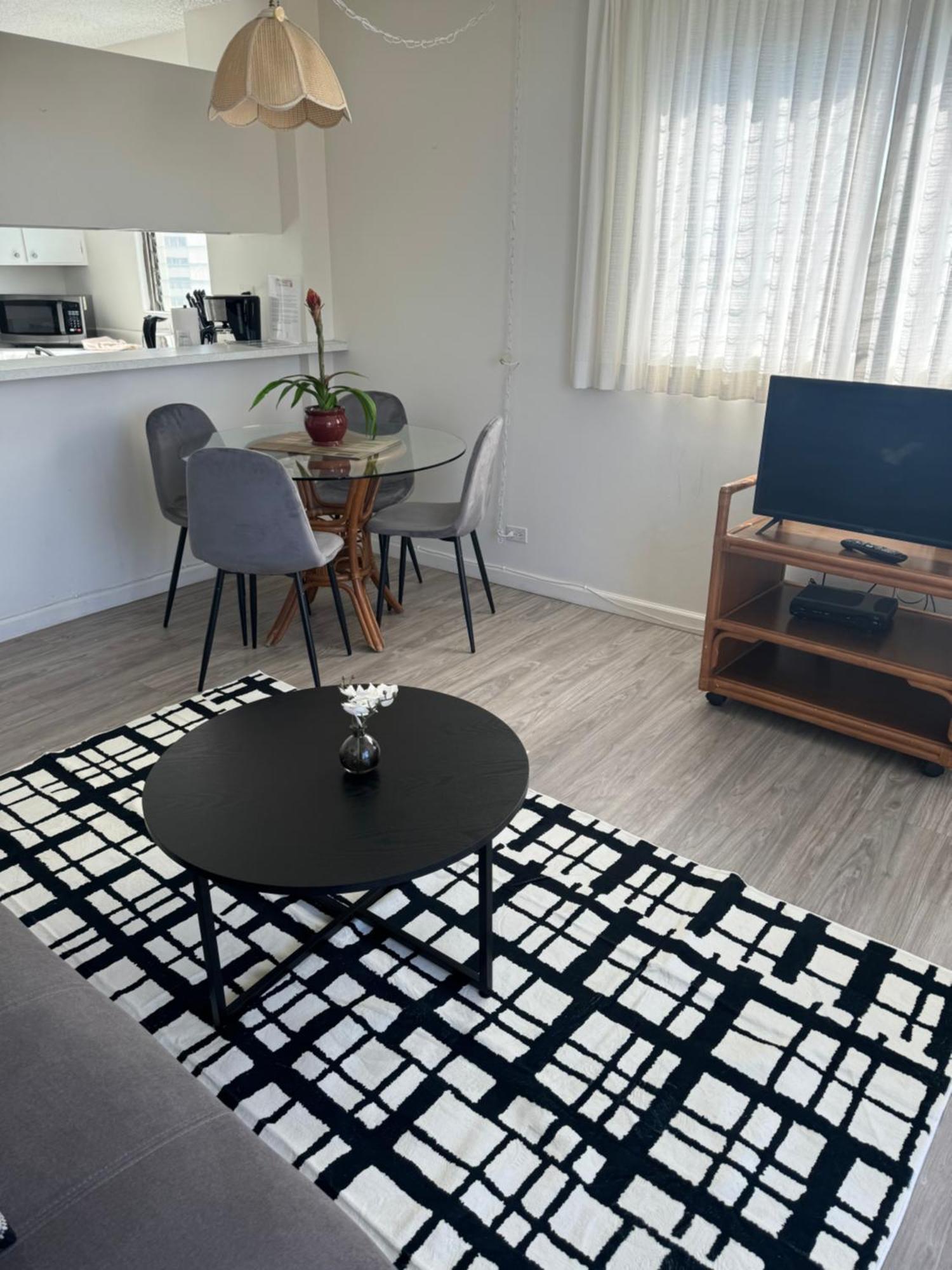 1508- Heart Of Waikiki With Kitchen-Free Parking-King Bed-Corner Unit Daire Honolulu Dış mekan fotoğraf