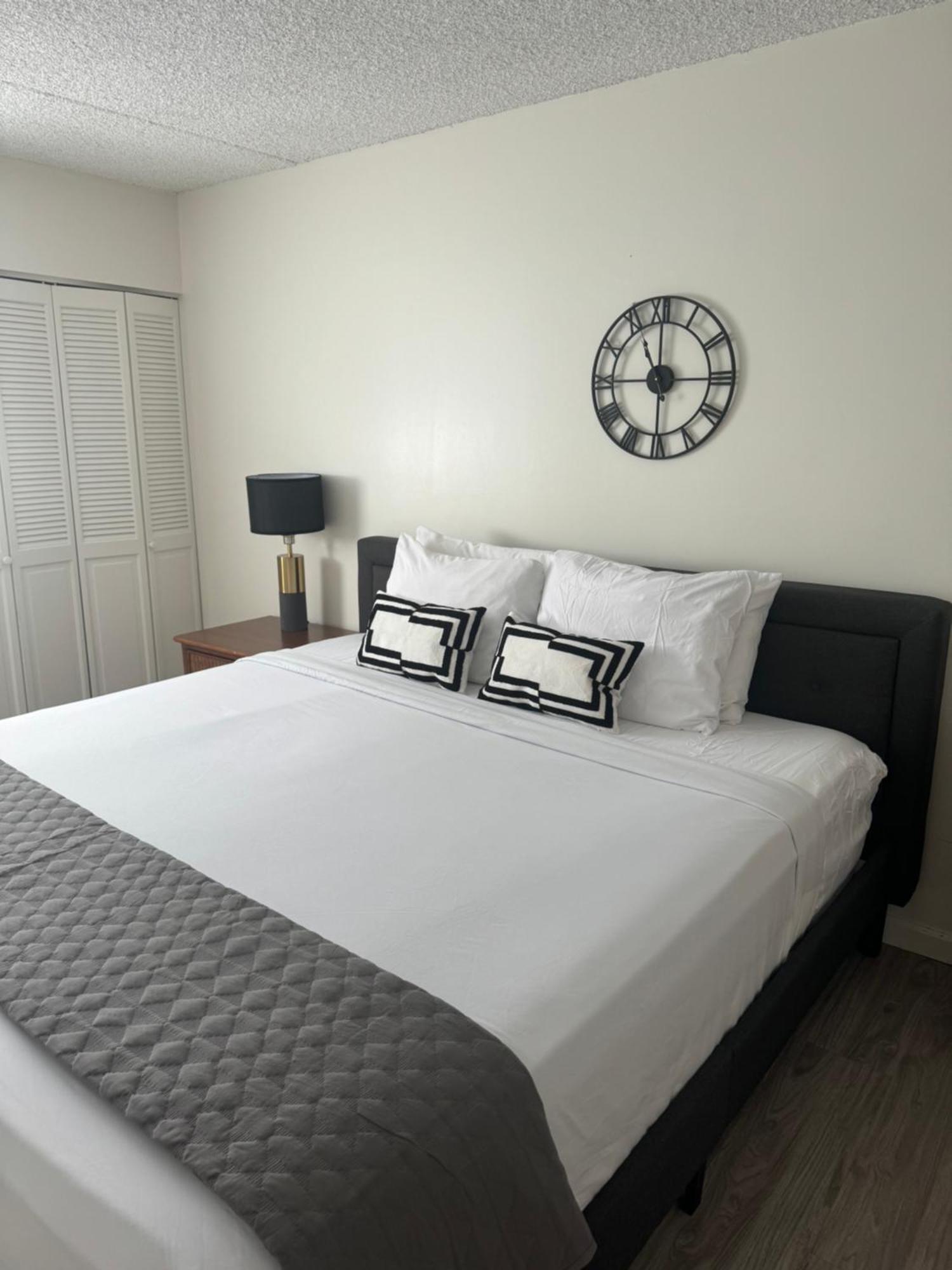 1508- Heart Of Waikiki With Kitchen-Free Parking-King Bed-Corner Unit Daire Honolulu Dış mekan fotoğraf